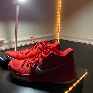 Kyrie 3 men’s basketball shoe size 13